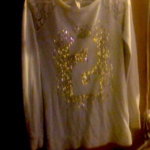 Arizona jeans size xs but fits like a medium